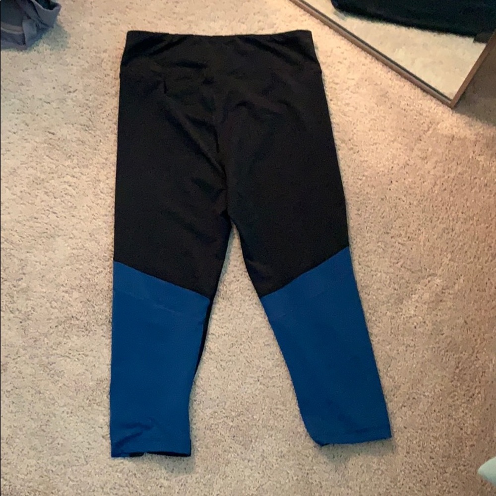Women’s Under Armour leggings - Picture 4 of 4